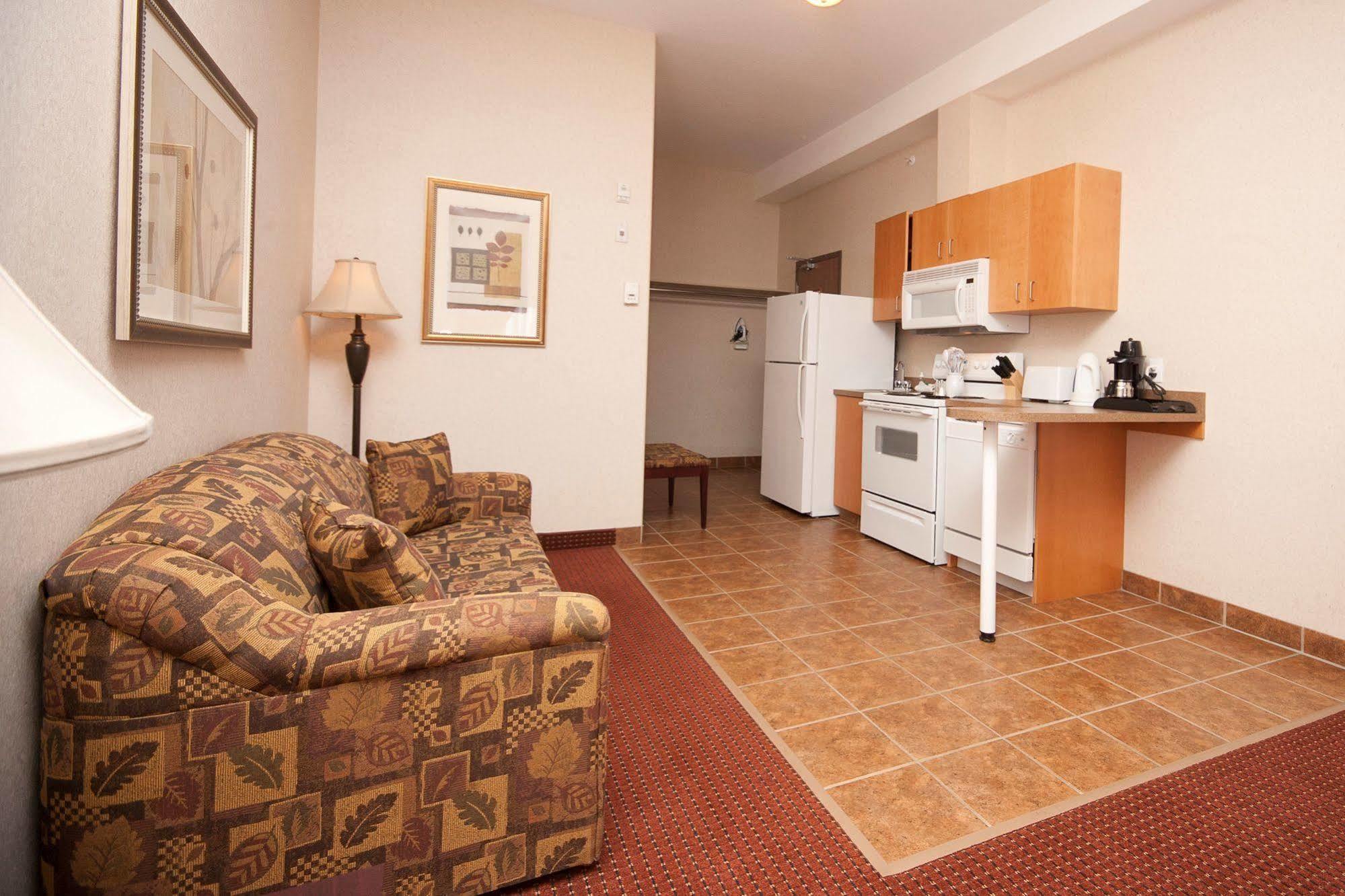 High Prairie Peavine Inn & Suites מראה חיצוני תמונה